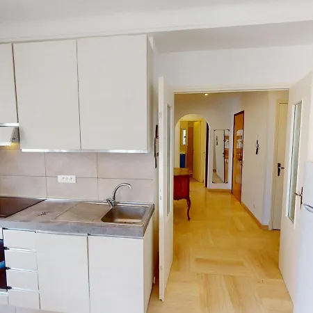 3 Pieces Avec Balcon, Apercu Mer, Calme, Proche Et Centre - - Fr-1-196-322 *